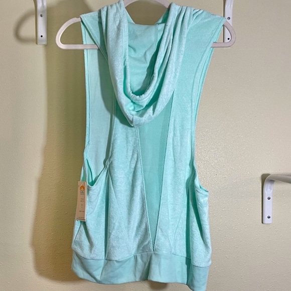 C&C California Sleeveless Drawstring Hoodie (NWT) - Picture 7 of 9